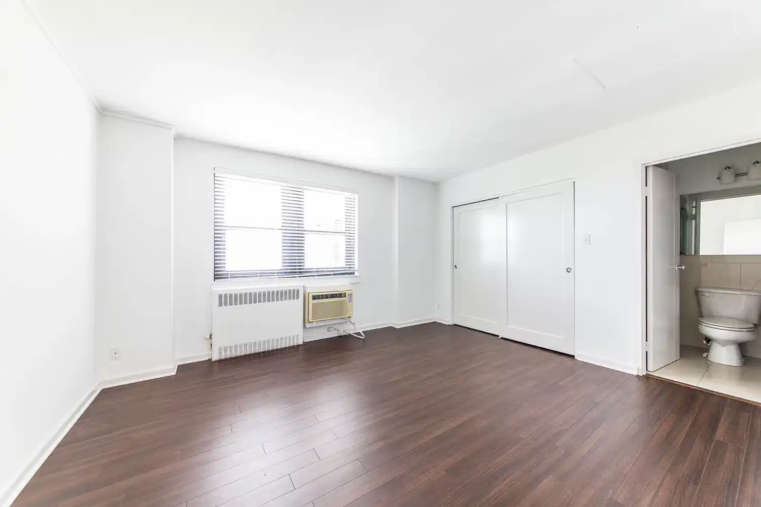 Kitchen?w=400&h=260&fit=crop&q=40&auto=format&trim=auto