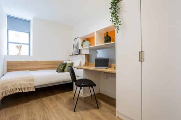 Amenities?w=400&h=260&fit=crop&q=40&auto=format&trim=auto