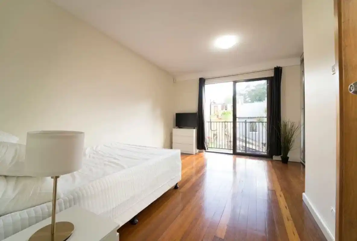 Room in a 5 Bedroom Apartment, 59 Little Mount St, Pyrmont 2009 - Sydney, New South Wales, Australia - Room 3 (Ensuite) - Bedroom