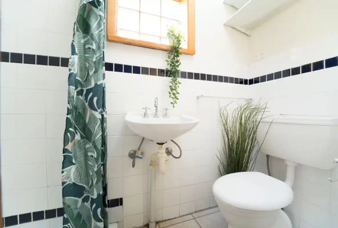 Room 2 - Bedroom?w=400&h=260&fit=crop&q=40&auto=format&trim=auto