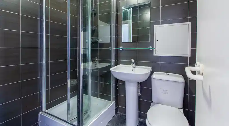 Common Area?w=400&h=260&fit=crop&q=40&auto=format&trim=auto