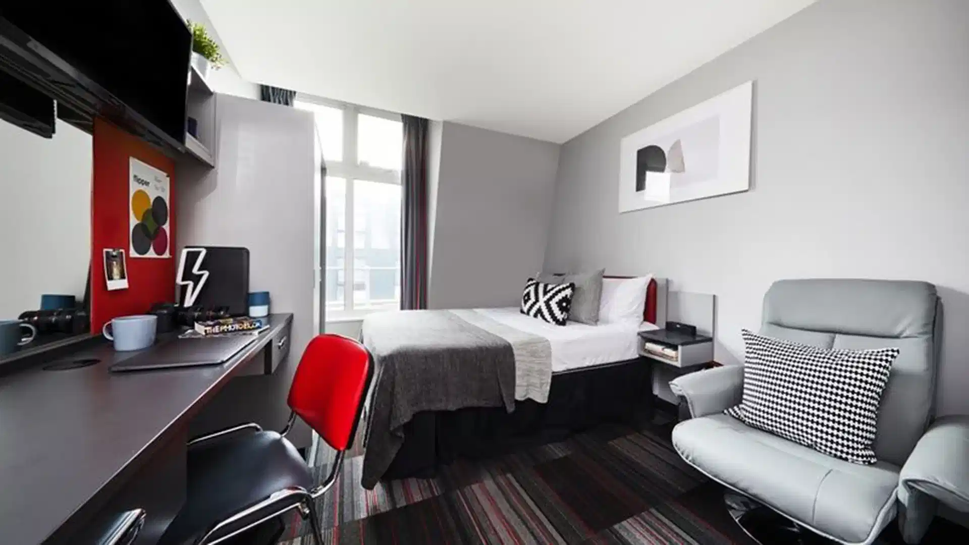 Common Area?w=400&h=260&fit=crop&q=40&auto=format&trim=auto
