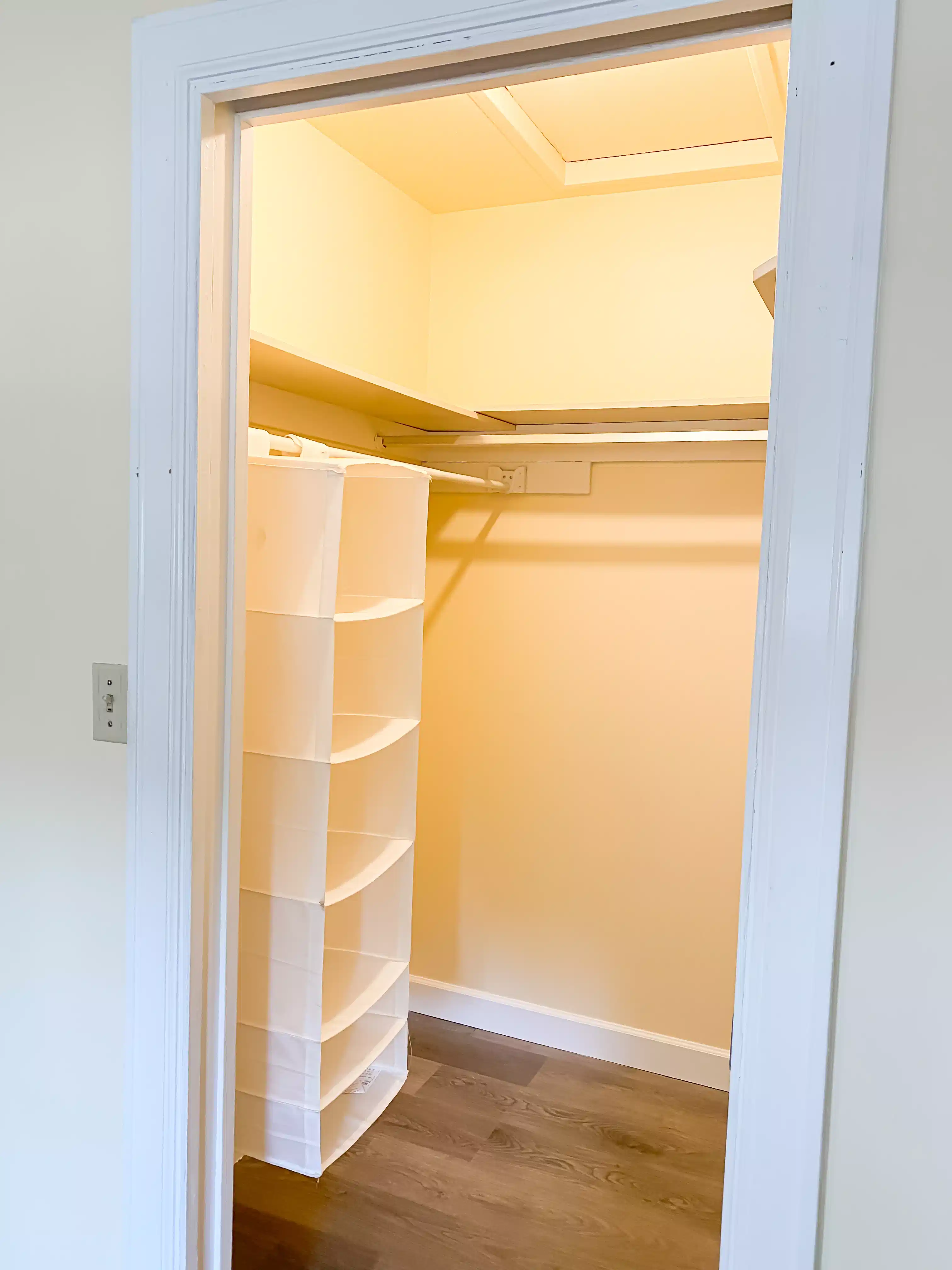 Exterior?w=400&h=260&fit=crop&q=40&auto=format&trim=auto