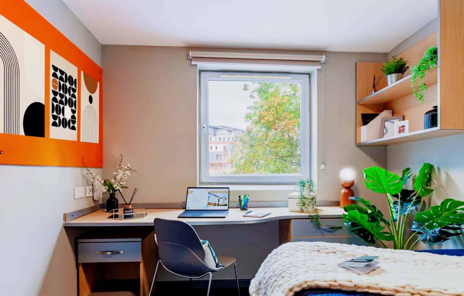 Exterior?w=400&h=260&fit=crop&q=40&auto=format&trim=auto