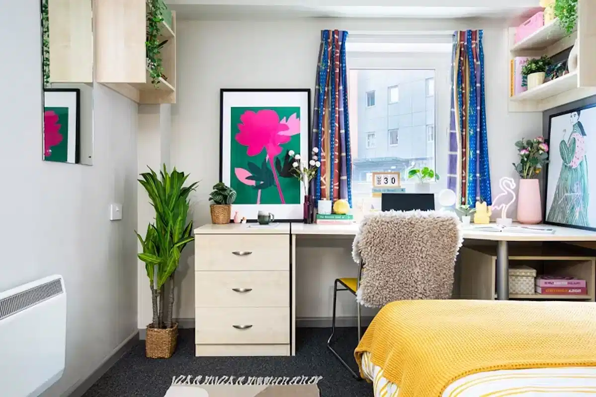 Amenities?w=400&h=260&fit=crop&q=40&auto=format&trim=auto