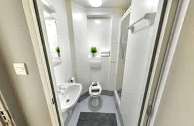 Amenities?w=400&h=260&fit=crop&q=40&auto=format&trim=auto