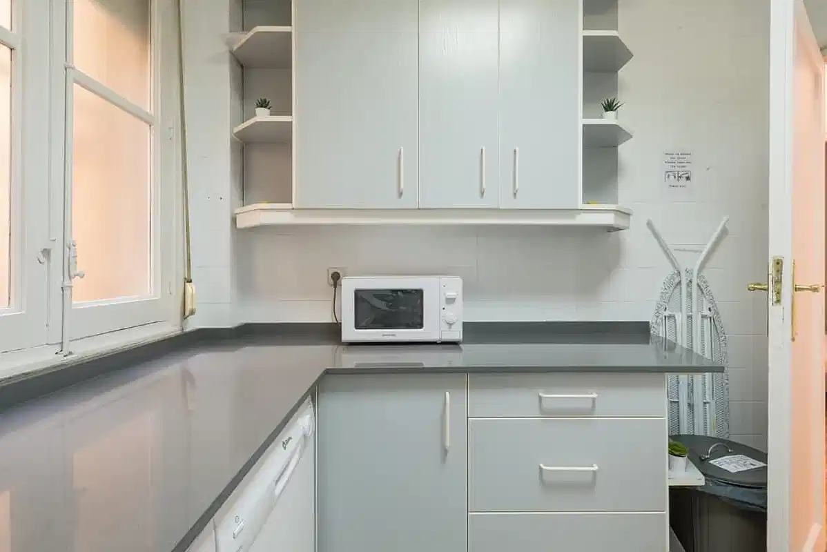 Common Area?w=400&h=260&fit=crop&q=40&auto=format&trim=auto