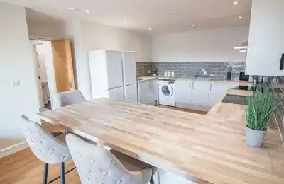 Flat 3 (8 Bed 3 Bath) - Kitchen?w=400&h=260&fit=crop&q=40&auto=format&trim=auto