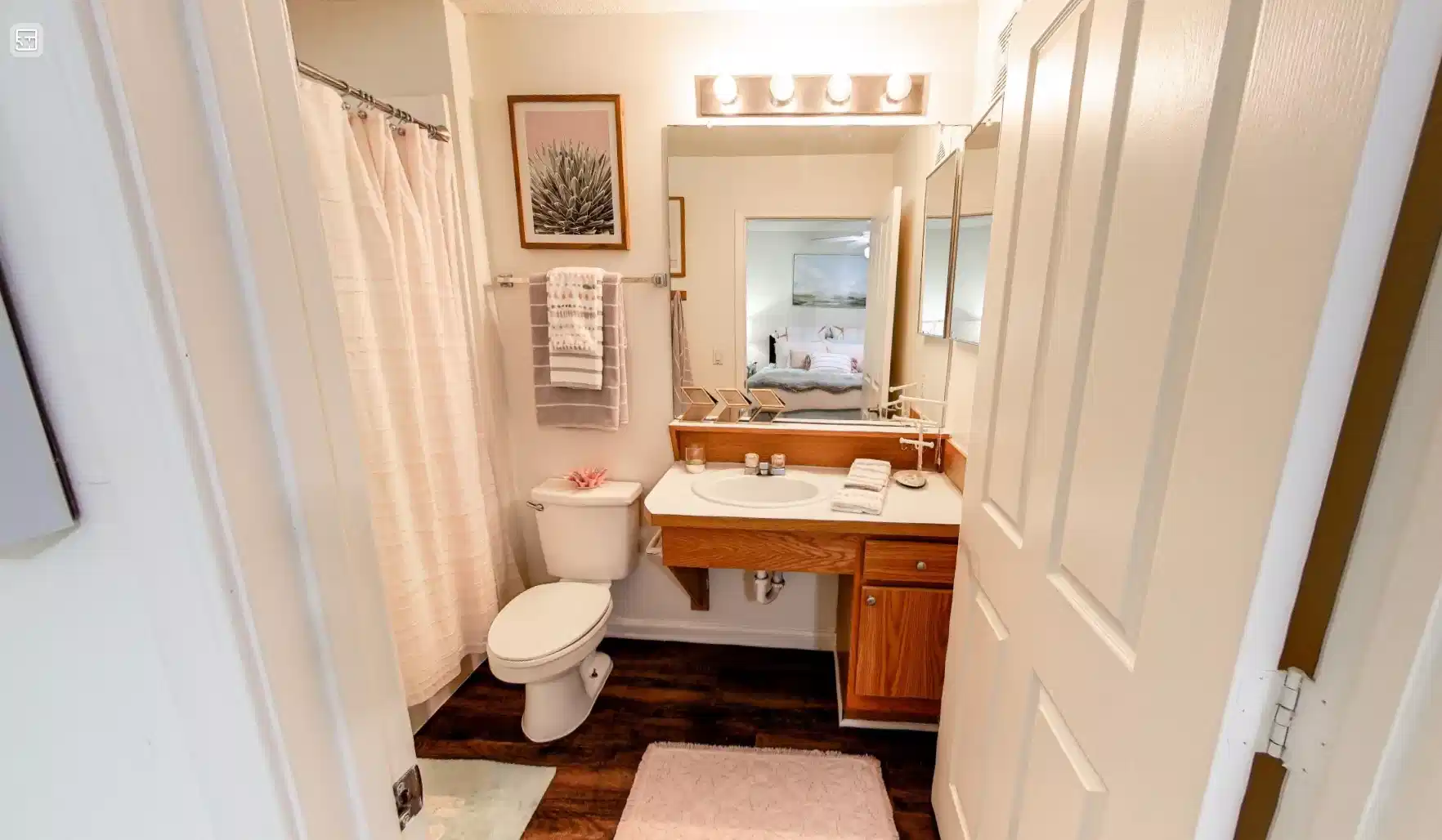 Common Area?w=400&h=260&fit=crop&q=40&auto=format&trim=auto