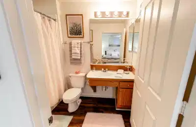 Common Area?w=400&h=260&fit=crop&q=40&auto=format&trim=auto