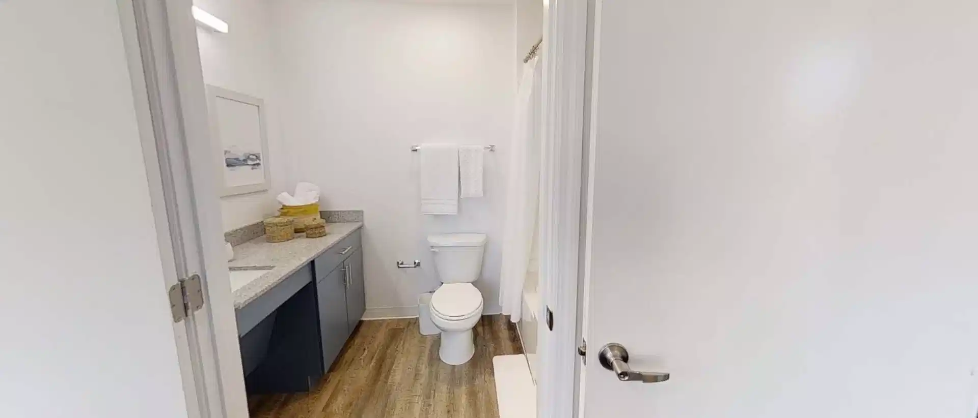 Amenities?w=400&h=260&fit=crop&q=40&auto=format&trim=auto