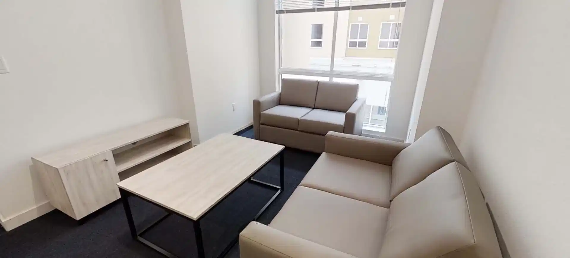 Amenities?w=400&h=260&fit=crop&q=40&auto=format&trim=auto