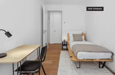 Lisa Fittko Straße 5, Berlin - Berlin, Germany - Private Room (10.18 Sqm) - Bedroom