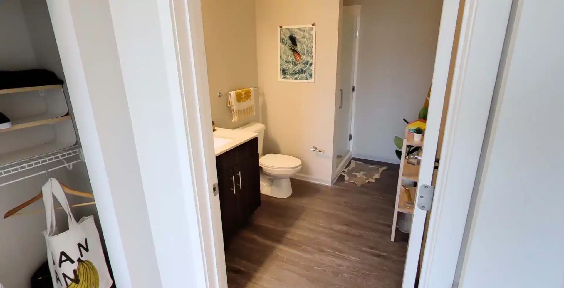 Exterior?w=400&h=260&fit=crop&q=40&auto=format&trim=auto