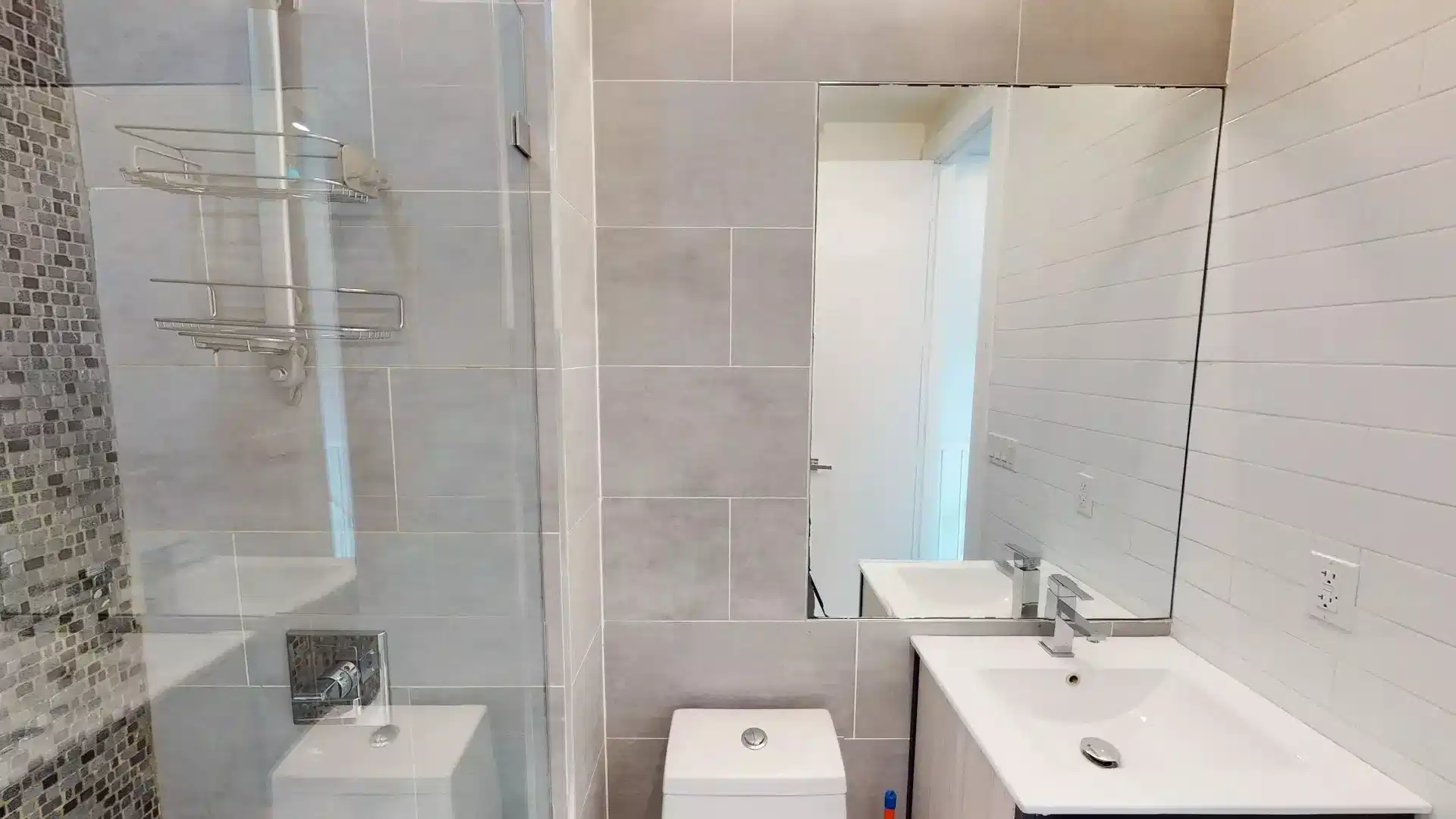Common Area?w=400&h=260&fit=crop&q=40&auto=format&trim=auto
