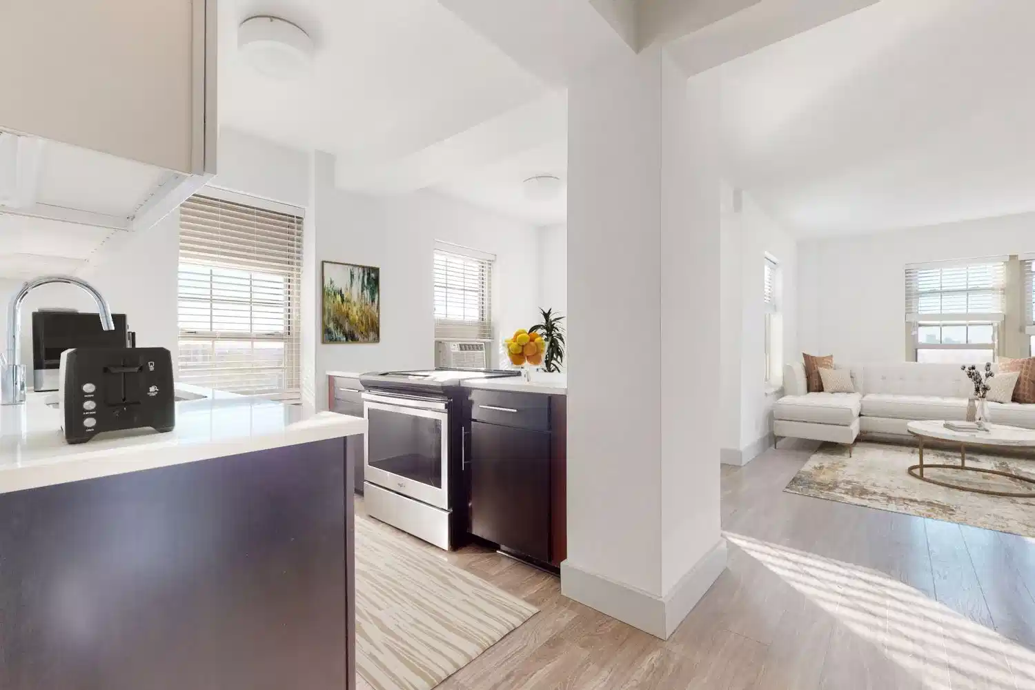 Exterior?w=400&h=260&fit=crop&q=40&auto=format&trim=auto