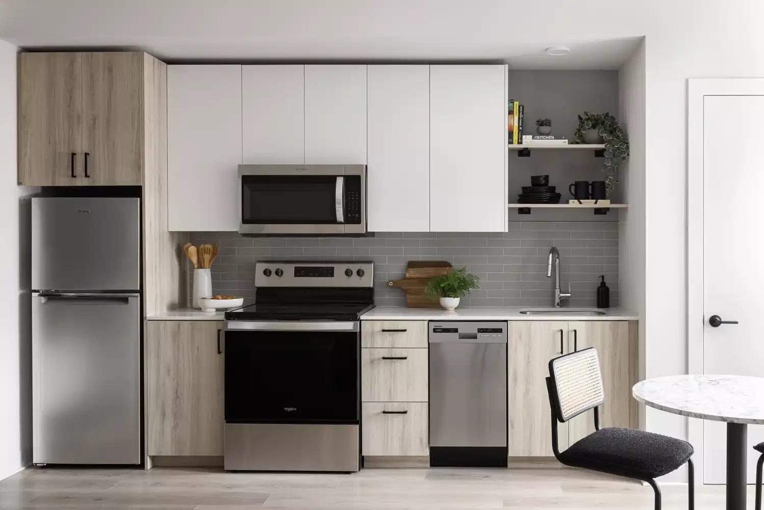 Exterior?w=400&h=260&fit=crop&q=40&auto=format&trim=auto