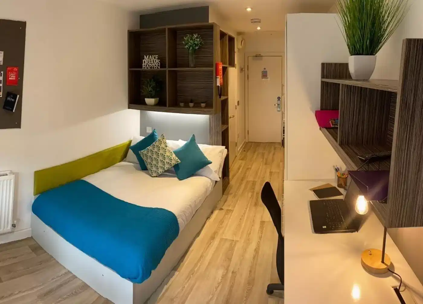 Amenities?w=400&h=260&fit=crop&q=40&auto=format&trim=auto