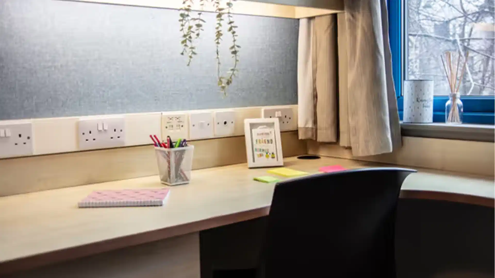Studio – Silver - Room?w=400&h=260&fit=crop&q=40&auto=format&trim=auto