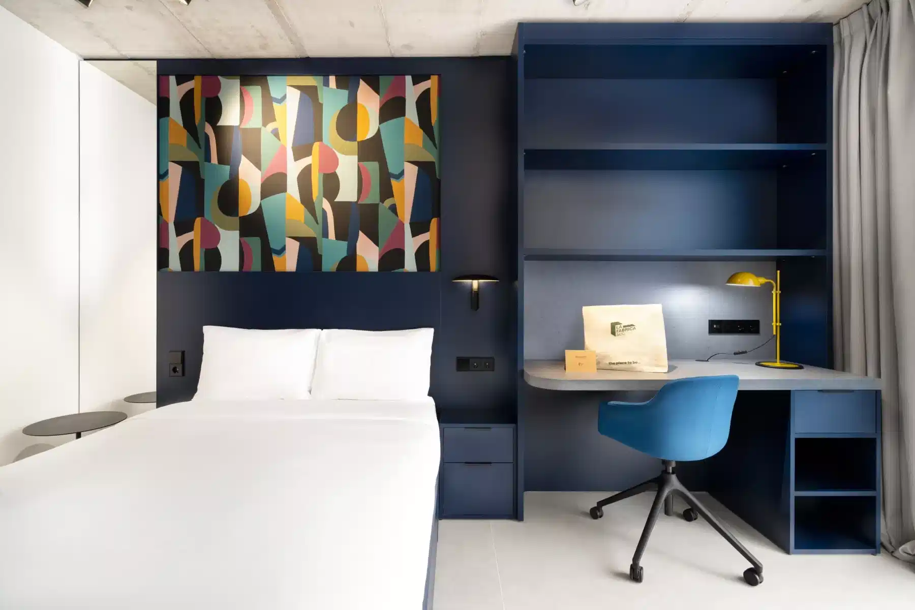 Common Area?w=400&h=260&fit=crop&q=40&auto=format&trim=auto