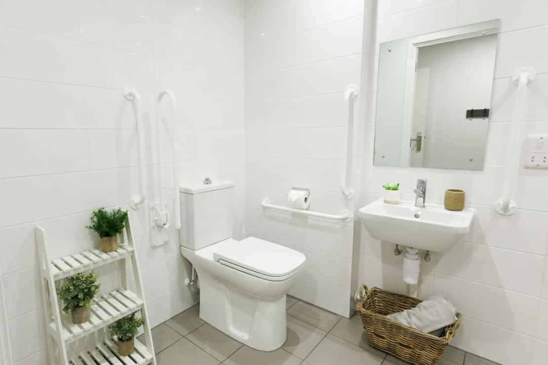 Exterior?w=400&h=260&fit=crop&q=40&auto=format&trim=auto