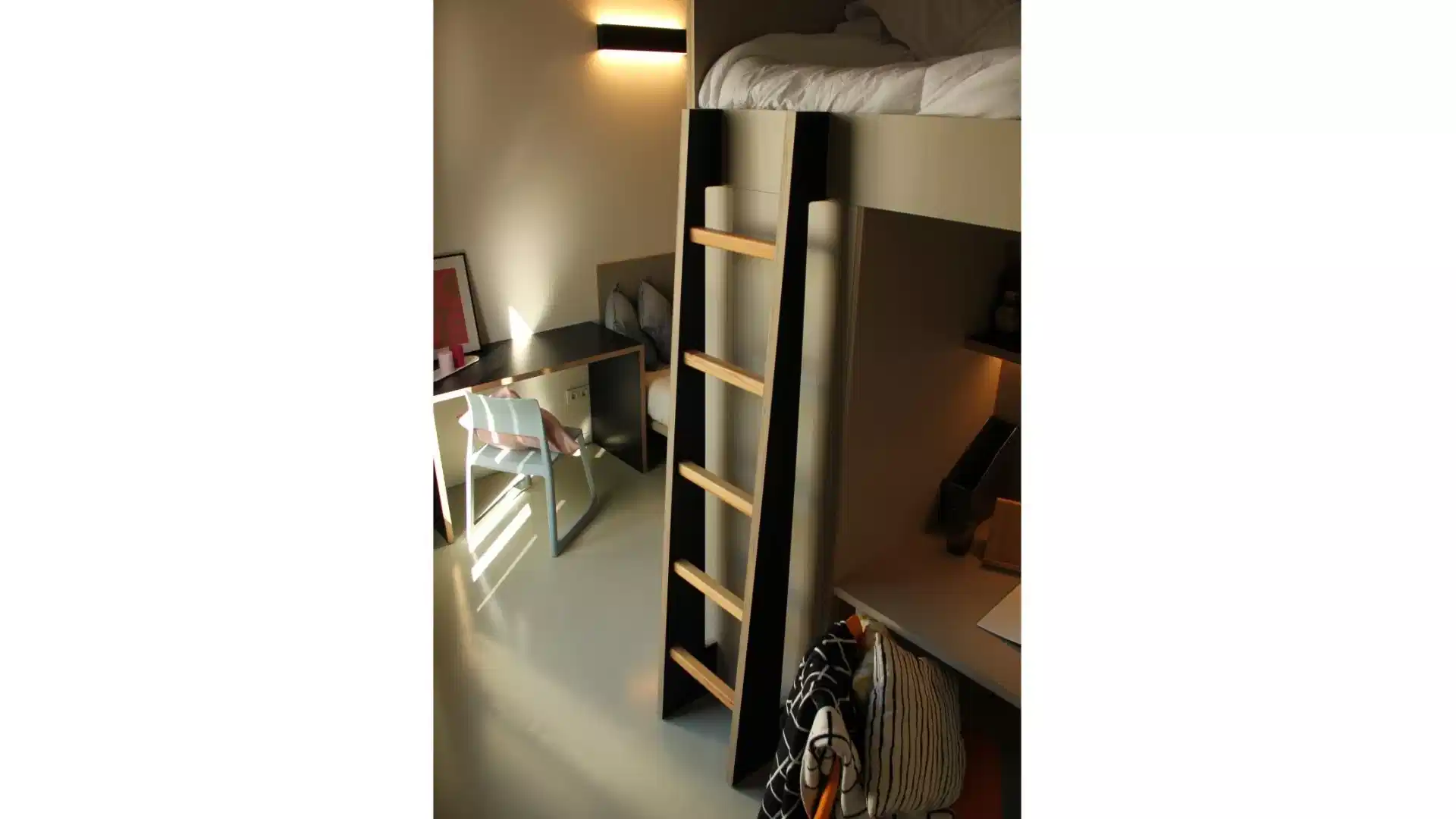 Amenities?w=400&h=260&fit=crop&q=40&auto=format&trim=auto