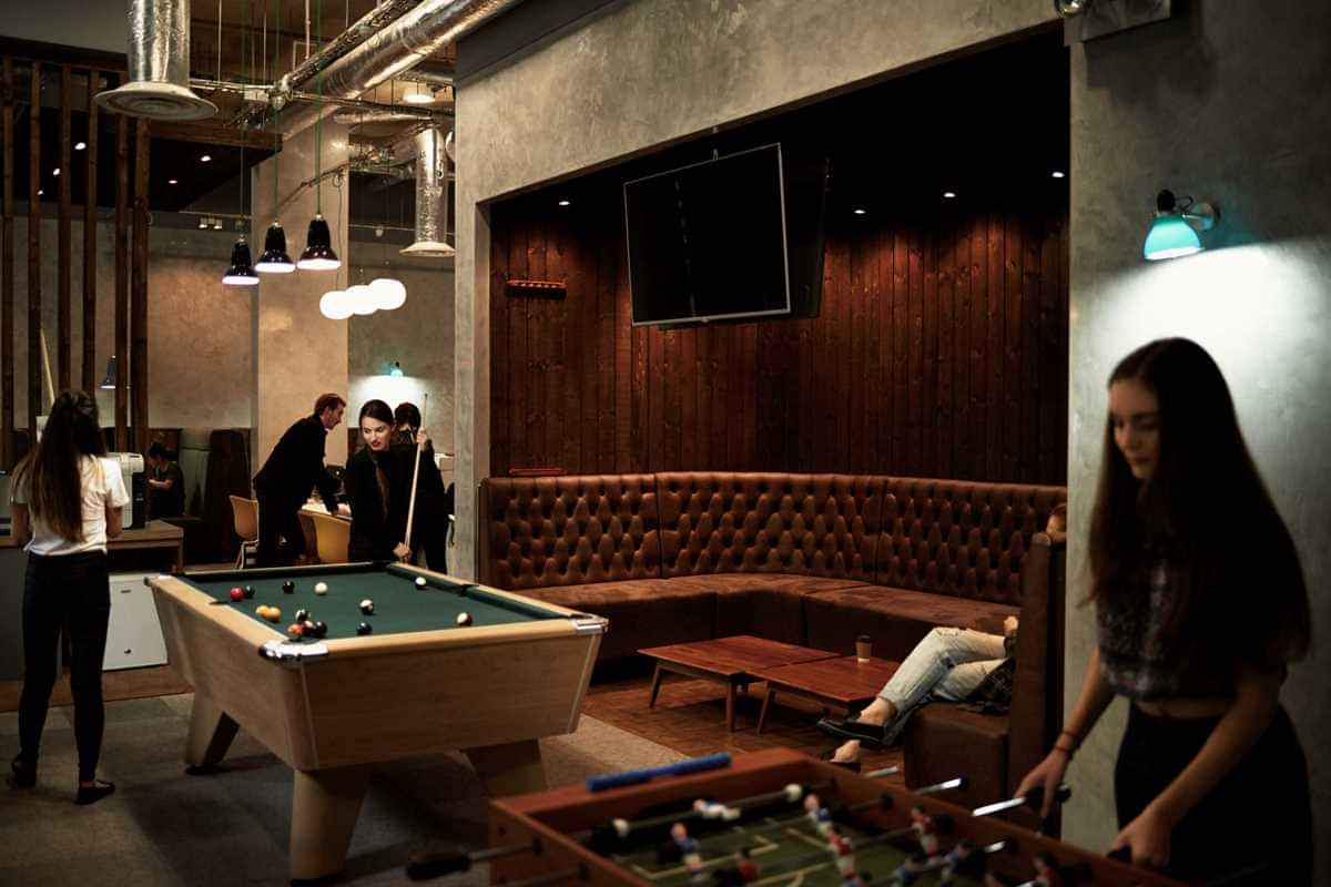 Exterior?w=400&h=260&fit=crop&q=40&auto=format&trim=auto