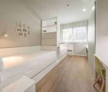 Exterior?w=400&h=260&fit=crop&q=40&auto=format&trim=auto