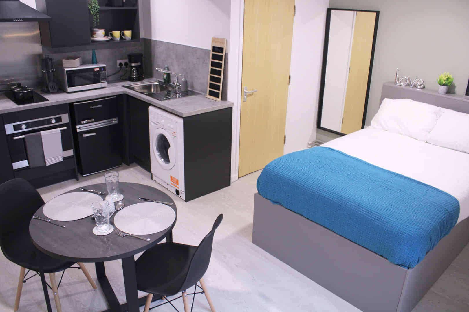 Queens Court, Leicester - Leicester, England, United Kingdom - Bedroom