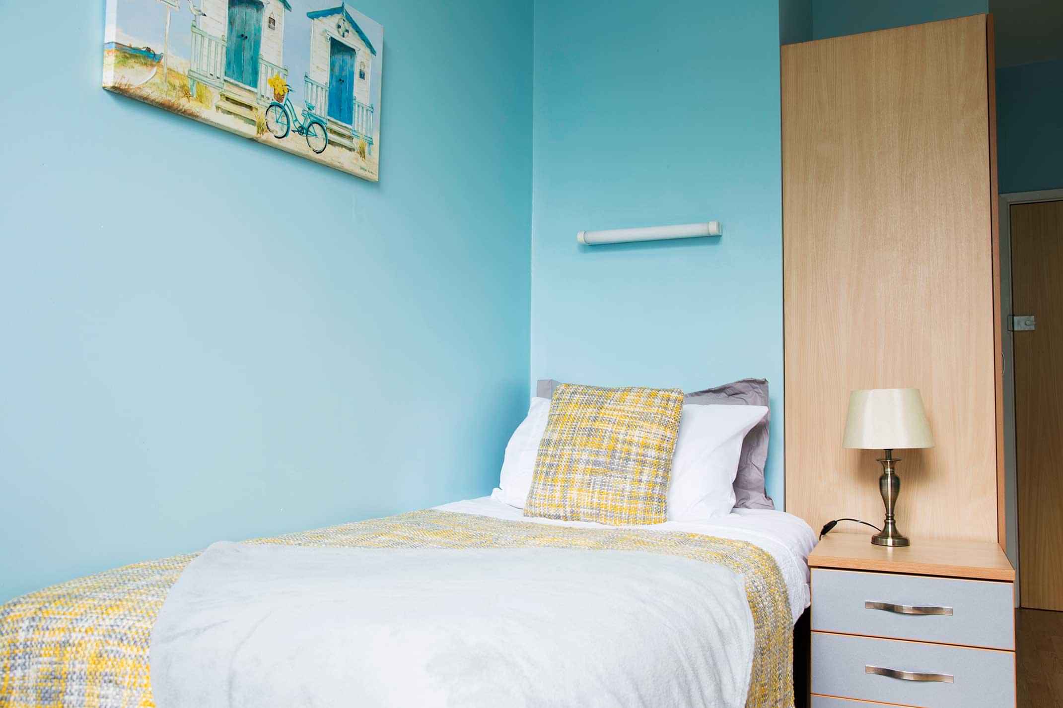 long-desk-768x512?w=400&h=260&fit=crop&q=40&auto=format&trim=auto