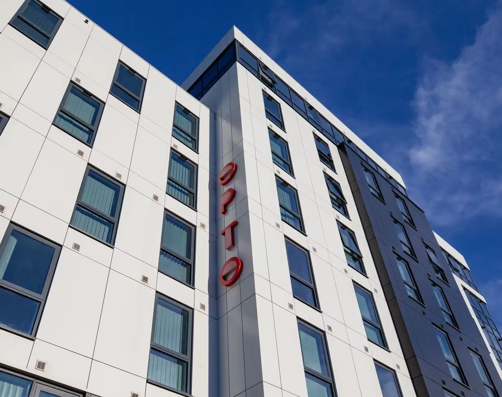 Amenities?w=400&h=260&fit=crop&q=40&auto=format&trim=auto