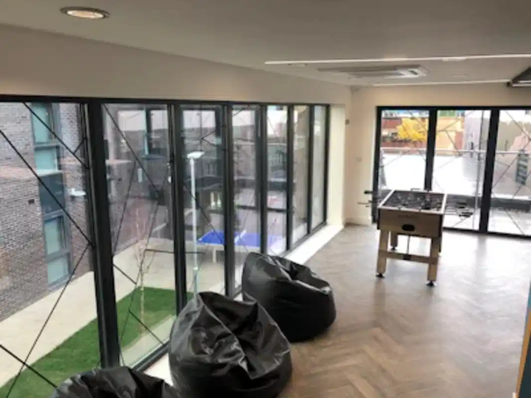 Opto, Newcastle Upon Tyne - Newcastle Upon Tyne, England, United Kingdom - Amenities