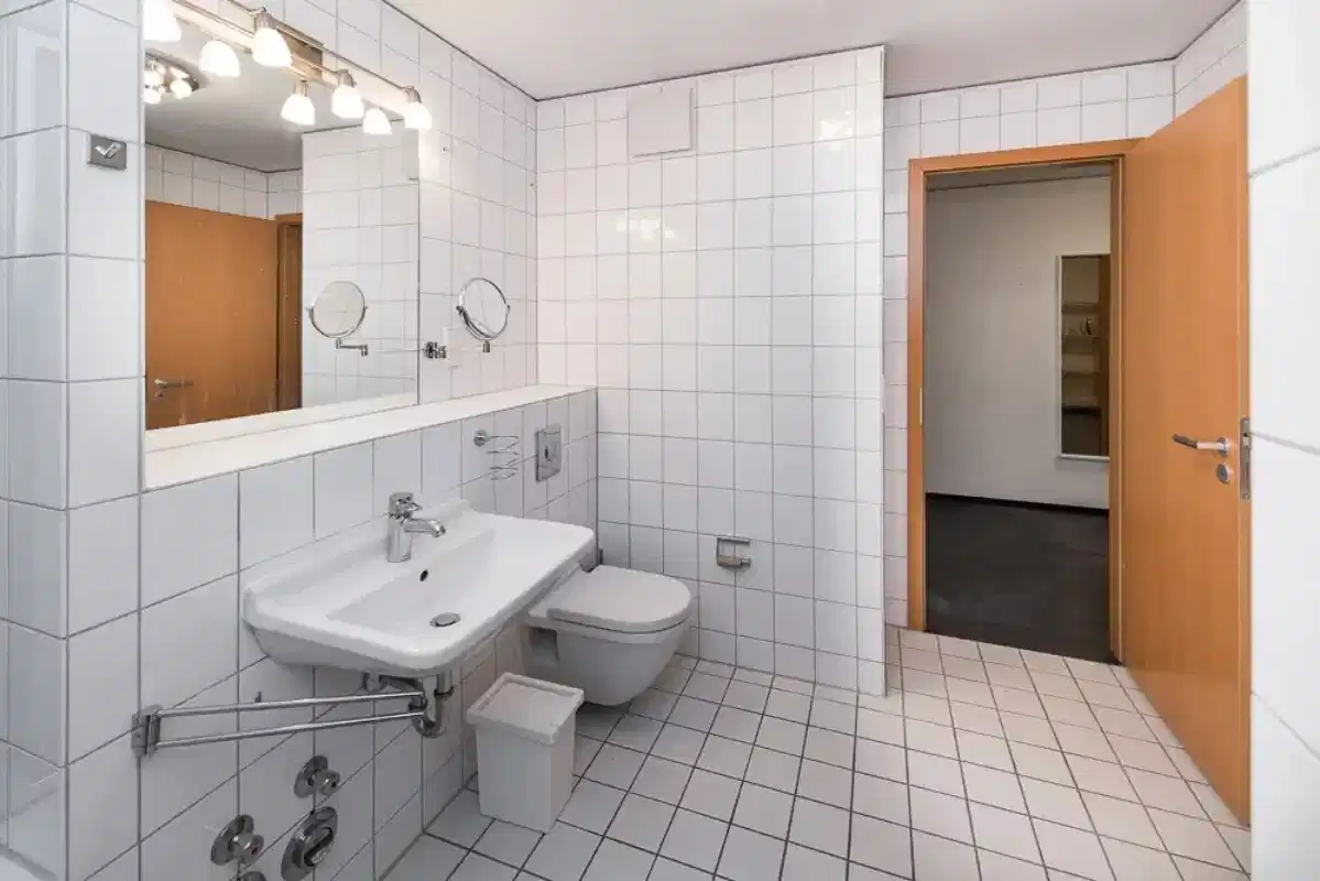 Weserstraße 40, Frankfurt - Frankfurt, Germany - Private Room (15 Sqm) - Bathroom