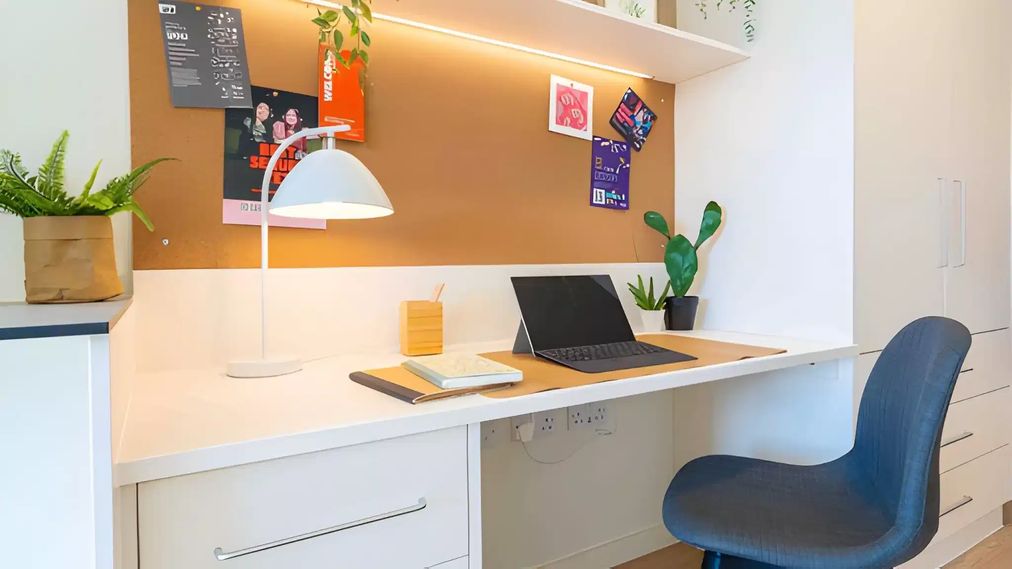 Common Area?w=400&h=260&fit=crop&q=40&auto=format&trim=auto