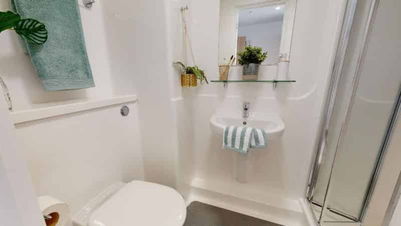 Common Area?w=400&h=260&fit=crop&q=40&auto=format&trim=auto