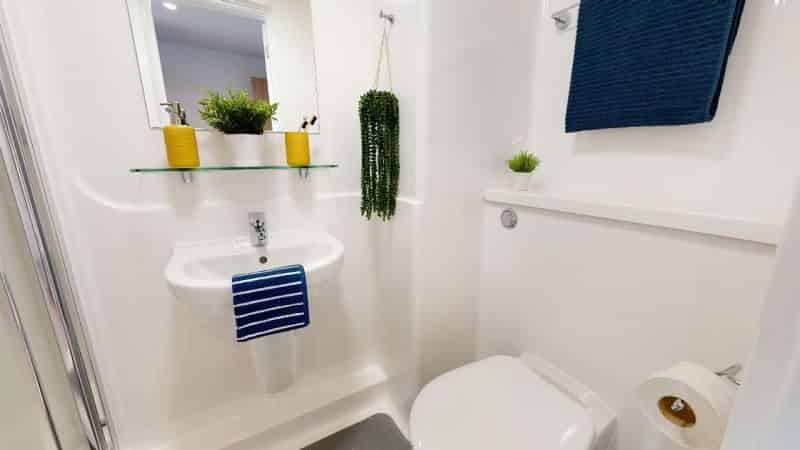 Common Area?w=400&h=260&fit=crop&q=40&auto=format&trim=auto