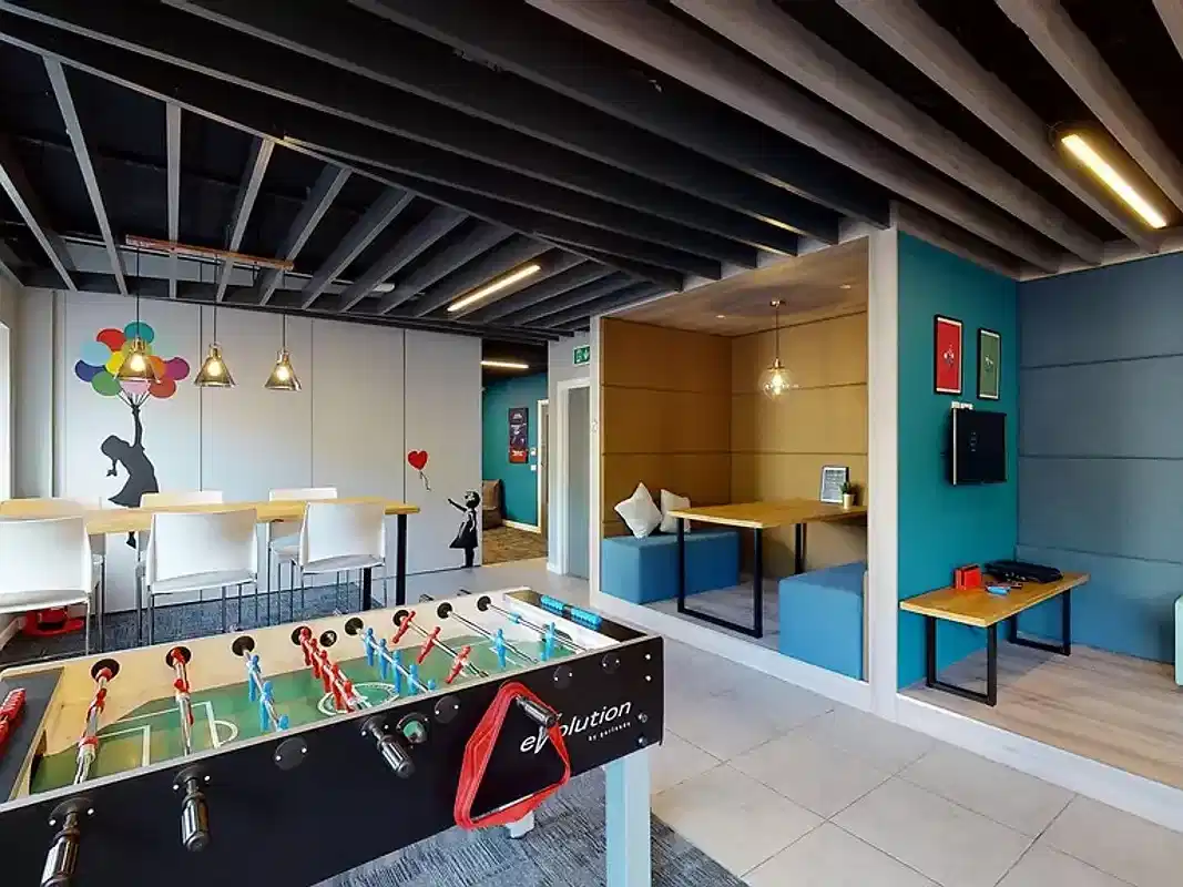 Amenities?w=400&h=260&fit=crop&q=40&auto=format&trim=auto