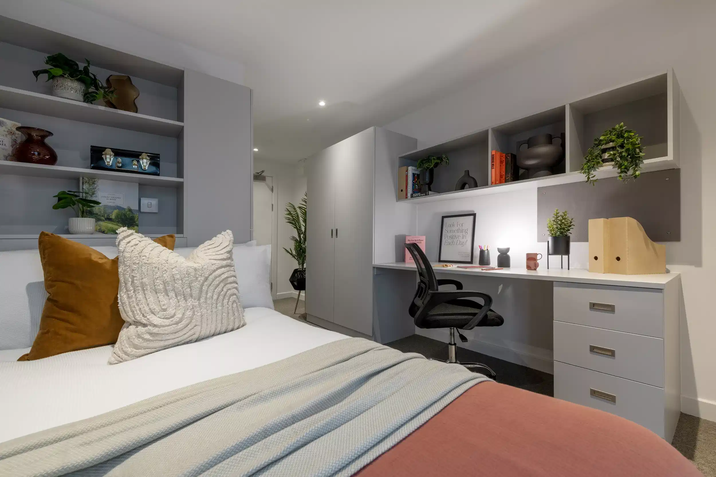 Common Area?w=400&h=260&fit=crop&q=40&auto=format&trim=auto