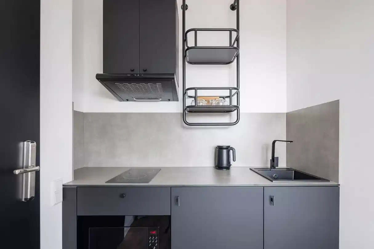 Common Area?w=400&h=260&fit=crop&q=40&auto=format&trim=auto