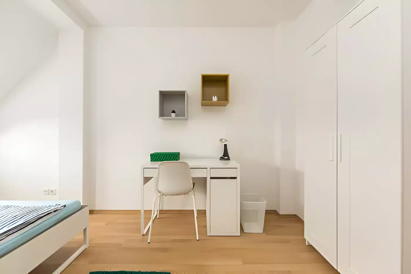 ?w=400&h=260&fit=crop&q=40&auto=format&trim=auto