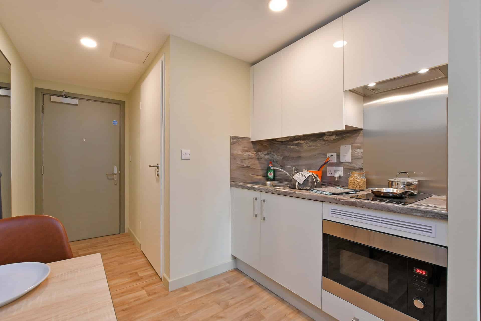 Amenities?w=400&h=260&fit=crop&q=40&auto=format&trim=auto