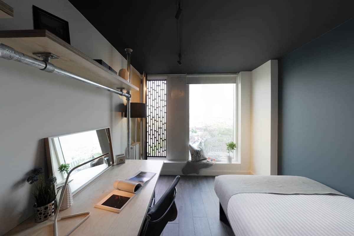 Bedroom?w=400&h=260&fit=crop&q=40&auto=format&trim=auto