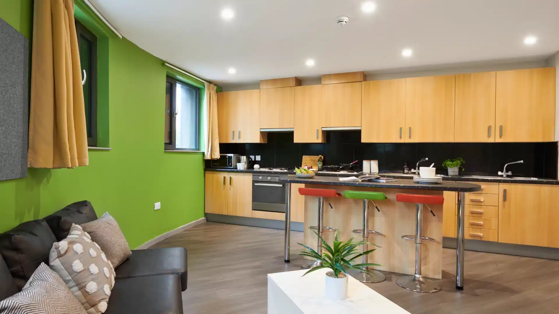 Kitchen?w=400&h=260&fit=crop&q=40&auto=format&trim=auto