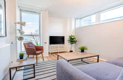 Amenities?w=400&h=260&fit=crop&q=40&auto=format&trim=auto