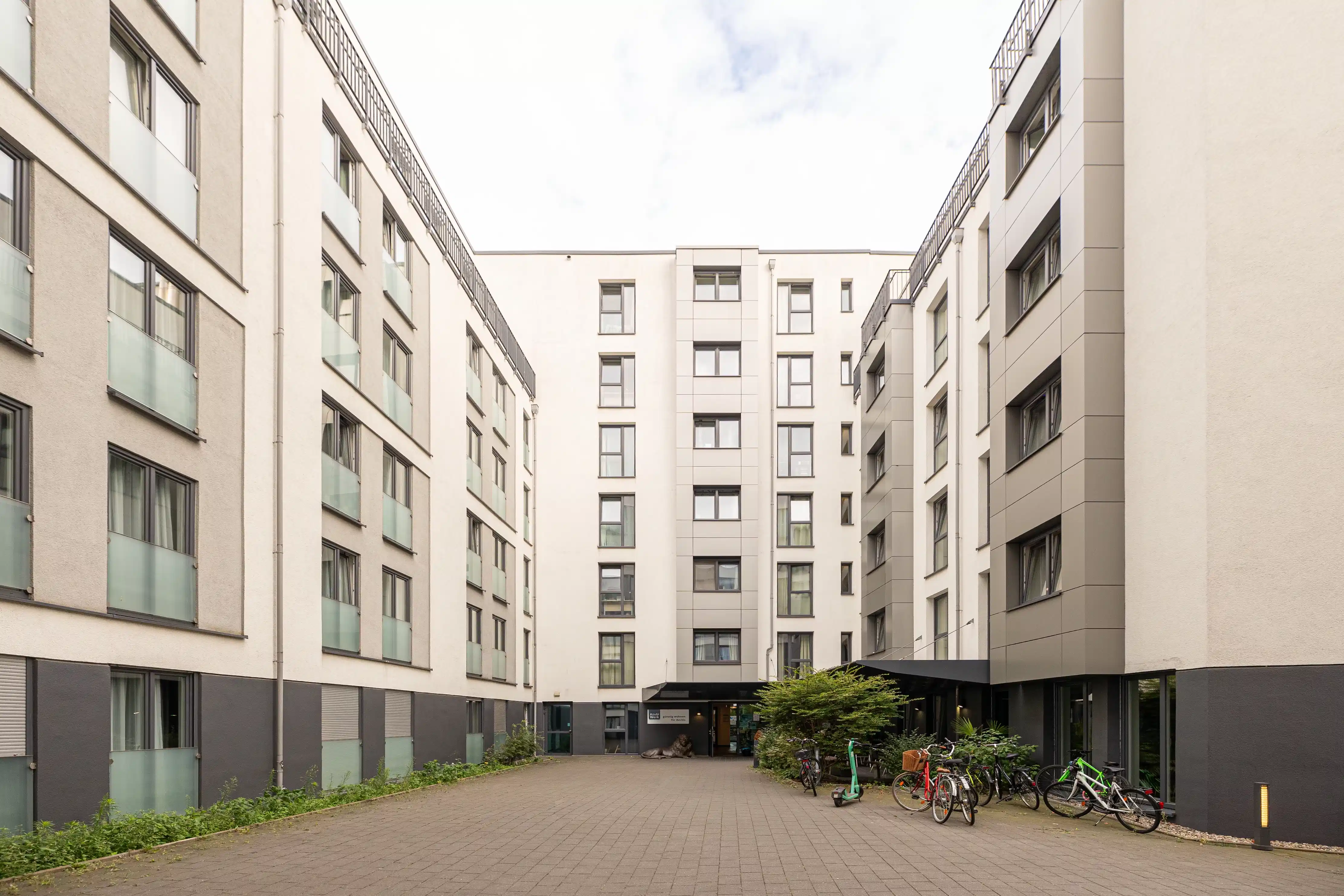 Yugo Navale, Hamburg image 10