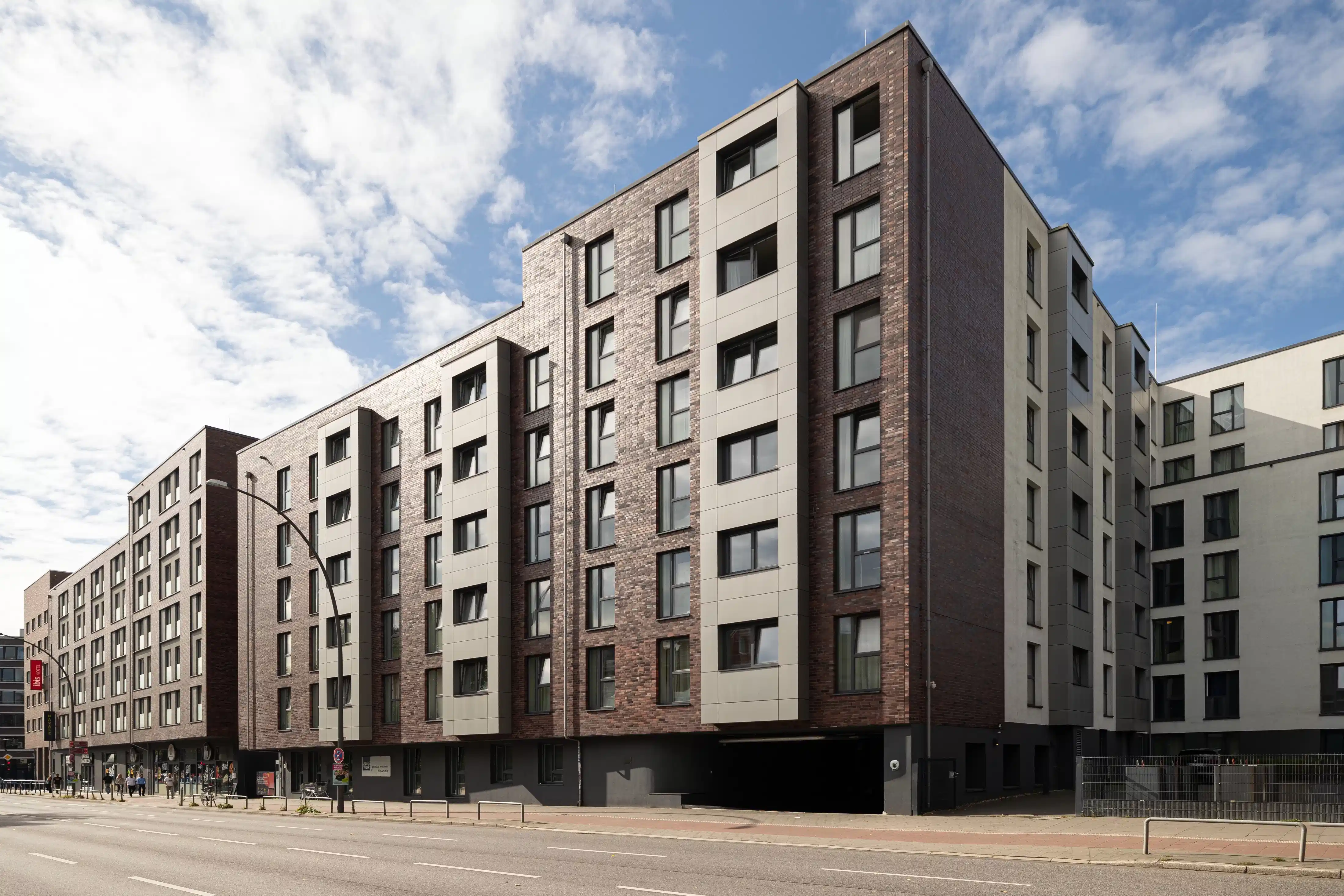 Yugo Navale, Hamburg image 36