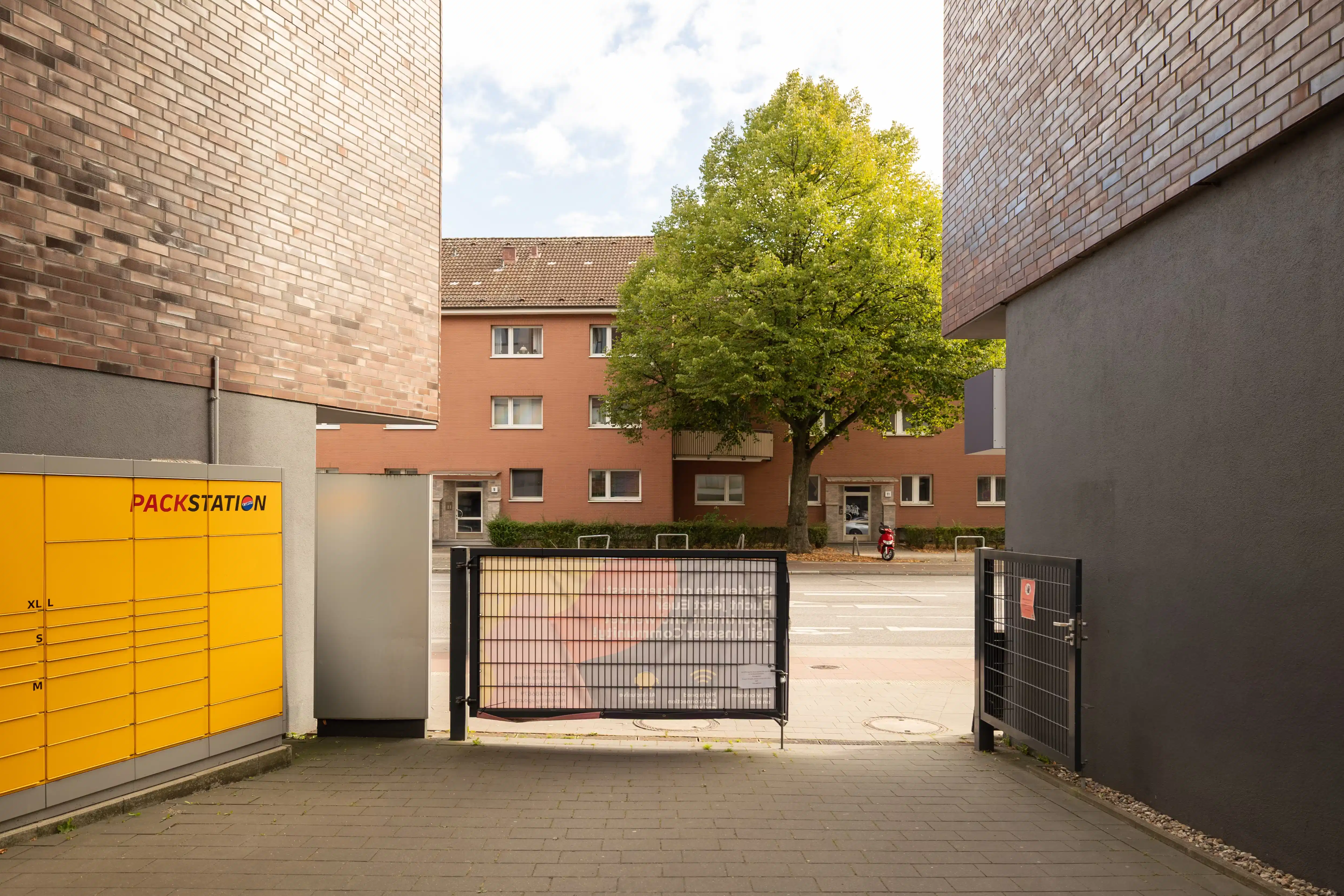 Yugo Navale, Hamburg image 33