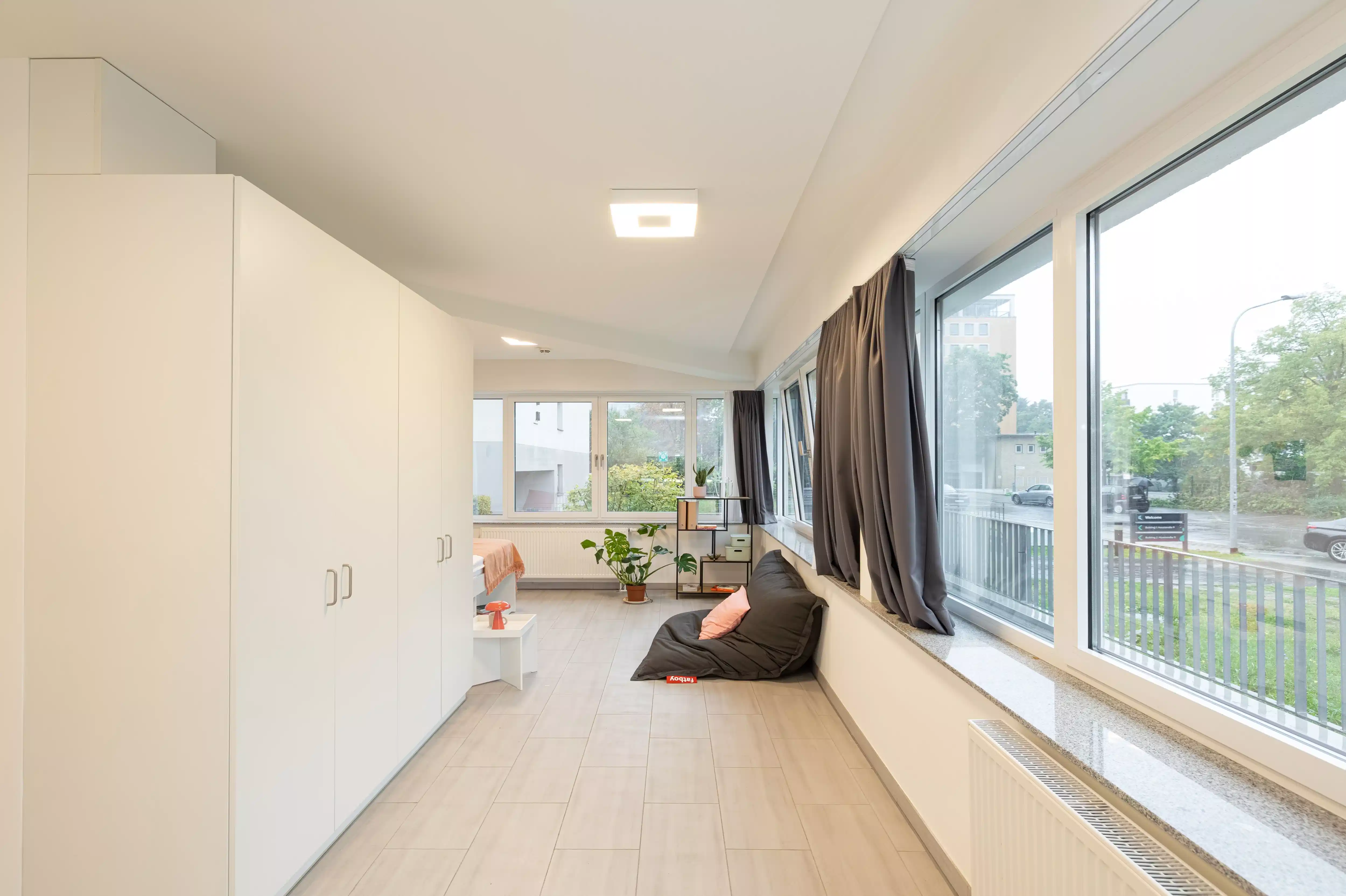 Common Area?w=400&h=260&fit=crop&q=40&auto=format&trim=auto