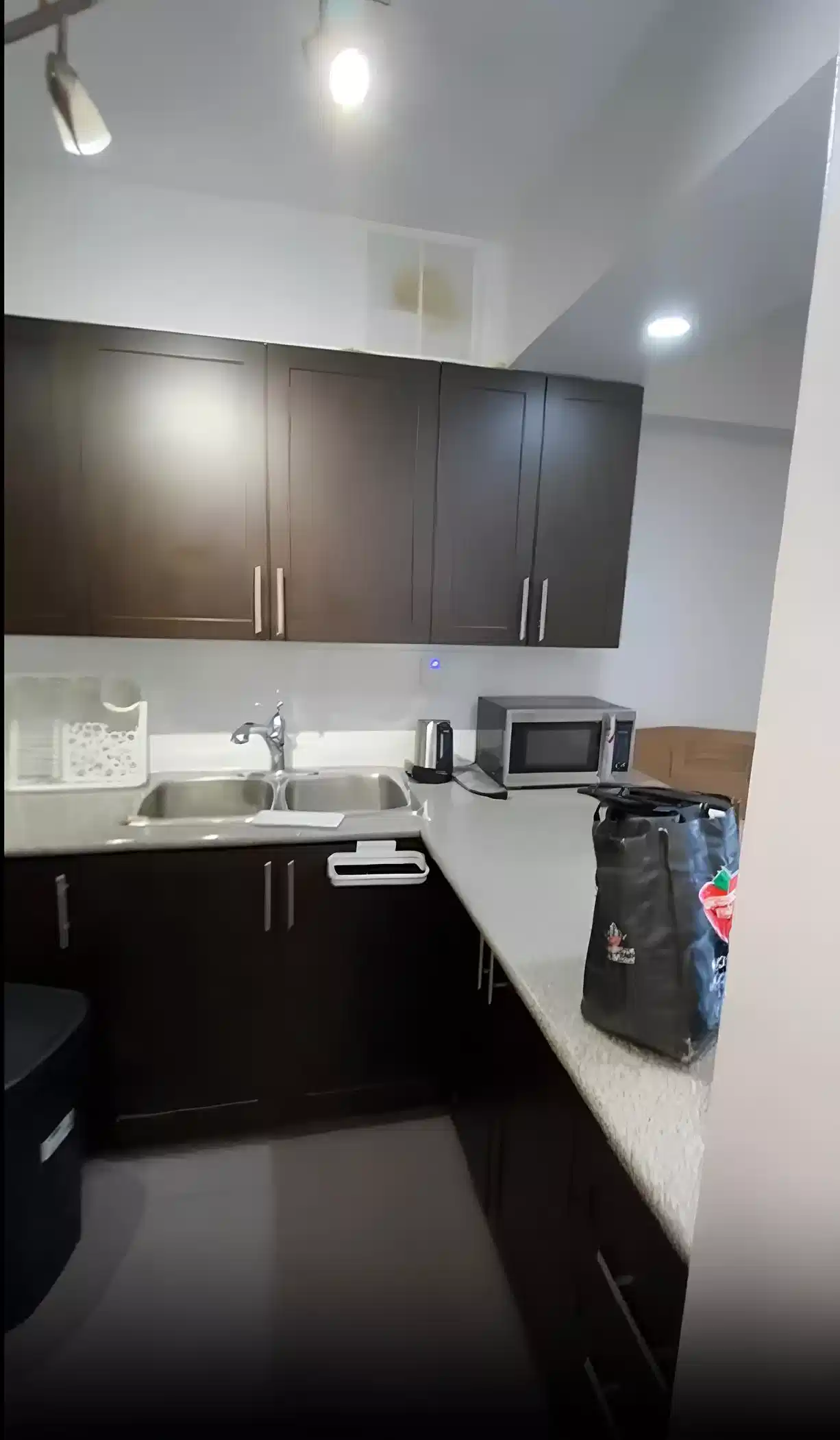 ?w=400&h=260&fit=crop&q=40&auto=format&trim=auto