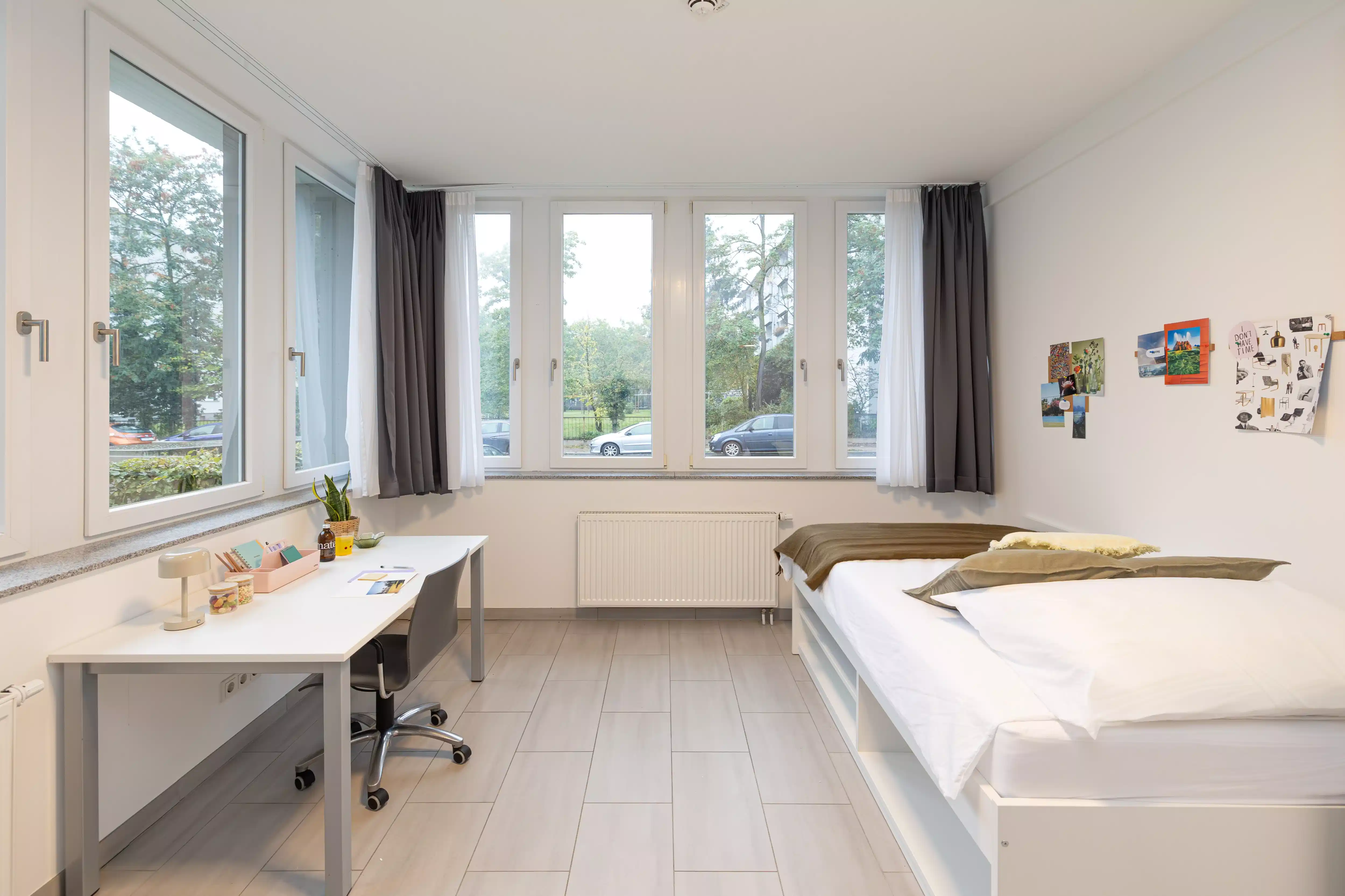 Large Silver Studio (26 sqm)